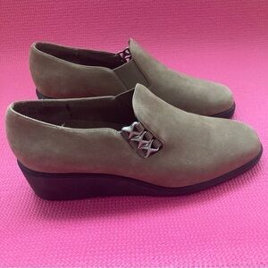 I Love Comfort Shoes Women's Size 8 Light Brown Slip-on Wedge Faux Leath…